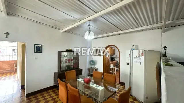En VENTA casa en TARIBA. Dos (2) cuadras más arriba del FUNDAHOSTA - 2