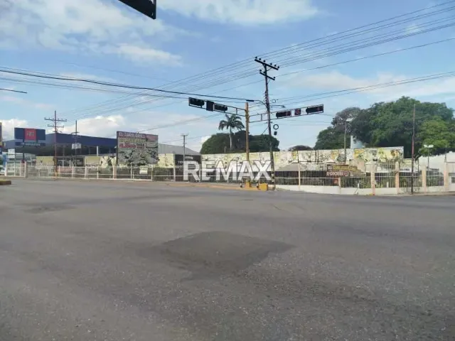 Propiedad comercial en excelente ubicación - 2
