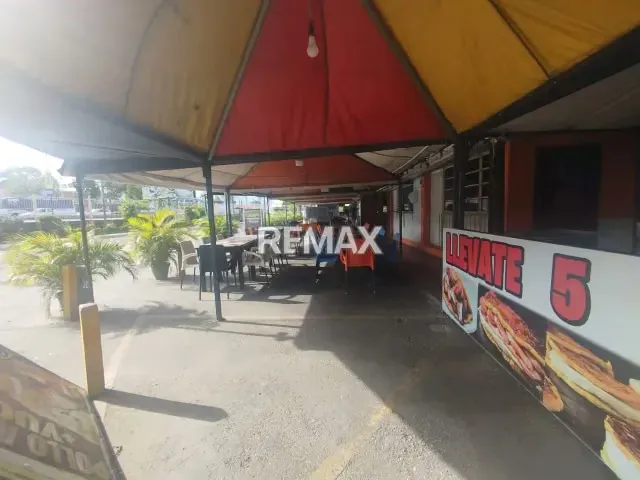 Propiedad comercial en excelente ubicación - 9