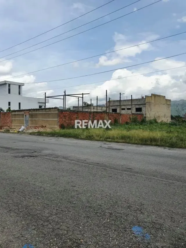 Terreno Residencial de oportunidad en Venta en Mañongo - 6