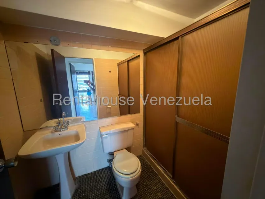 Apartamento (1 Nivel) en Venta en Los Teques, Miranda - 12
