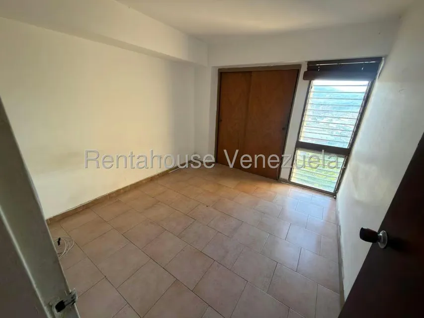 Apartamento (1 Nivel) en Venta en Los Teques, Miranda - 8