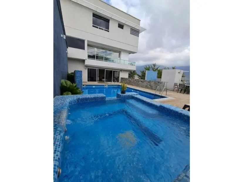 Se VND majestuosa Casa-1.000m²Cnst.-7H+9B+2HS+1BS-C Cerrada-Chulavista