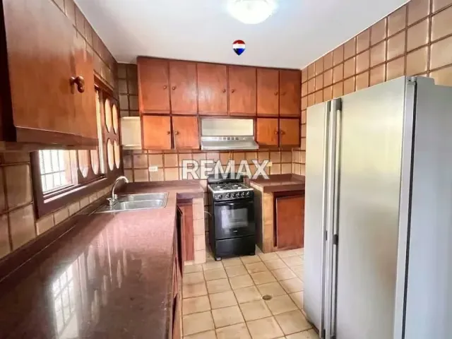CASA UNIFAMILIAR, IDEAL PARA USO COMERCIAL MUY CERCA DEL CASCO HISTORICO EN LA ASUNCION - 5