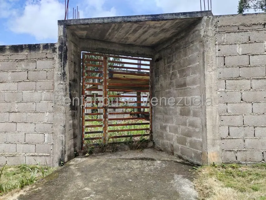 Terreno (Residencial) en Venta en Colinas de Carrizal, Miranda