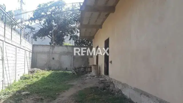 EXCELENTE LOCAL COMERCIAL MULTIFUNCIONAL EN OBRA GRIS, UBICADO EN PUERTO CABELLO