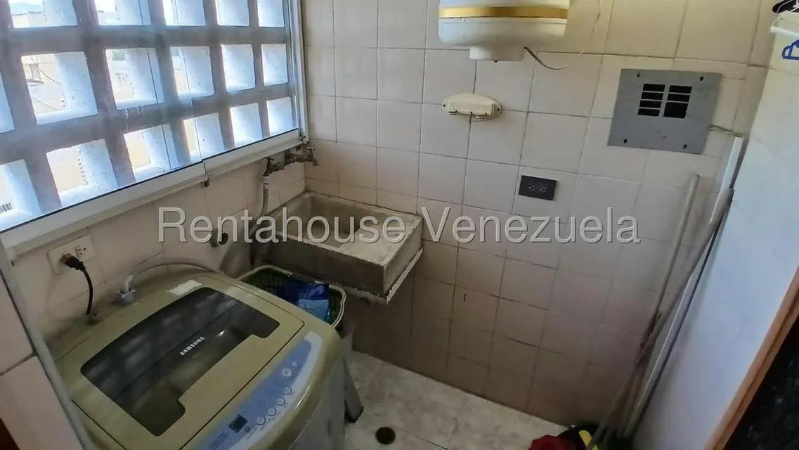 Apartamento (1 Nivel) en Alquiler en Zona Oeste, Lara - 14