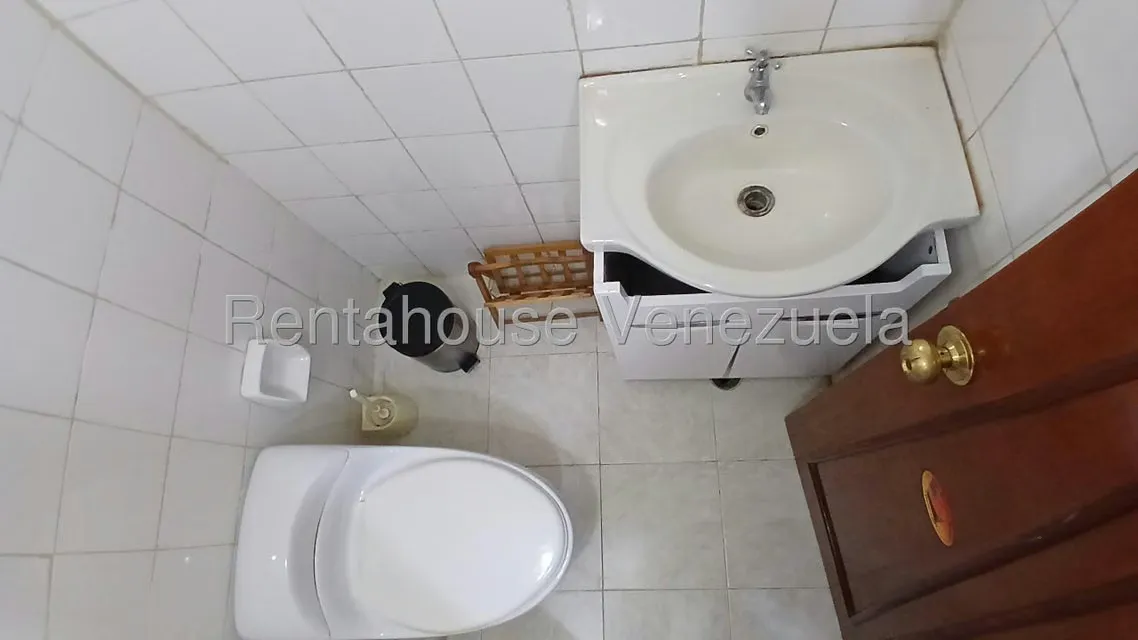 Apartamento (1 Nivel) en Alquiler en Zona Oeste, Lara - 16