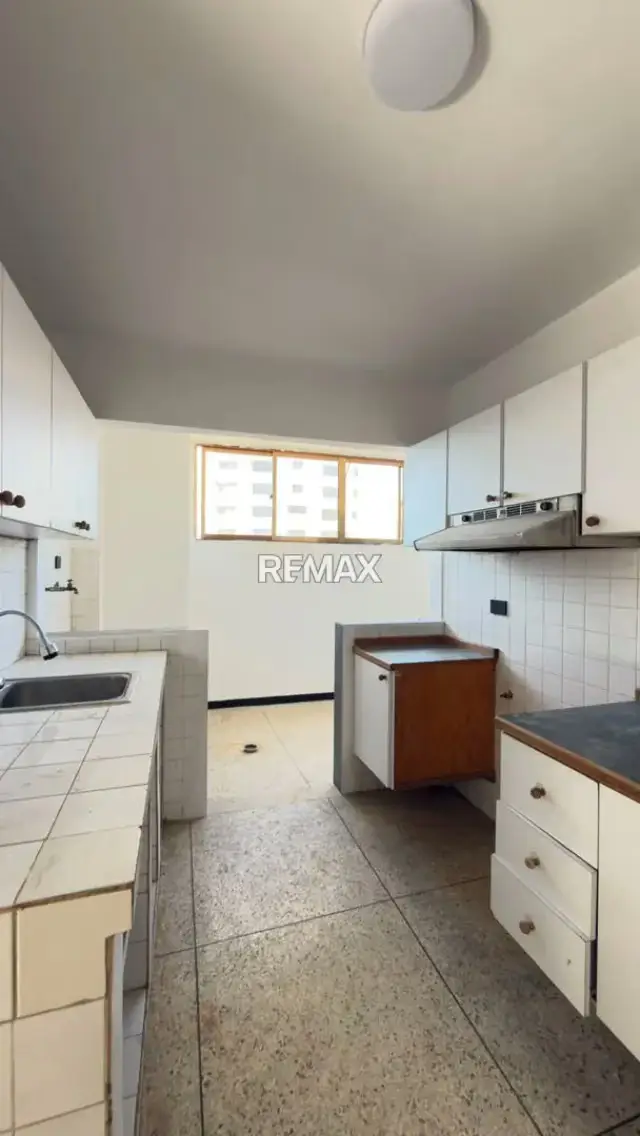 APARTAMENTO EN CECILIO ACOSTA CON SANTA RITA