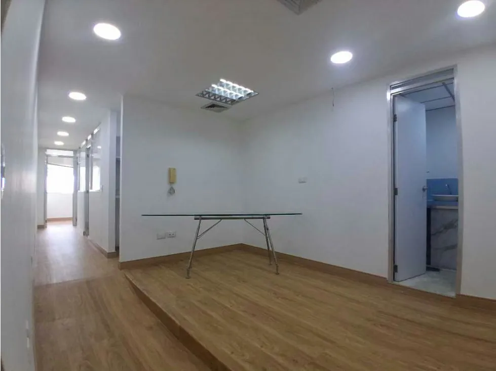 SE ALQUILA OFICINA EN SABANA GRANDE 50m2
