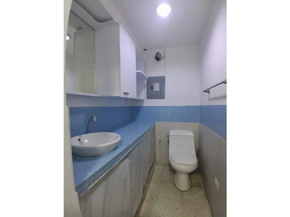 SE ALQUILA OFICINA EN SABANA GRANDE 50m2 - 10