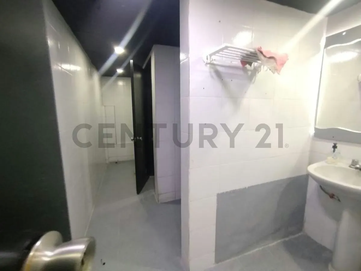 Local Comercial en Venta Ubicado en Guatire - C.C. Daymar - 2