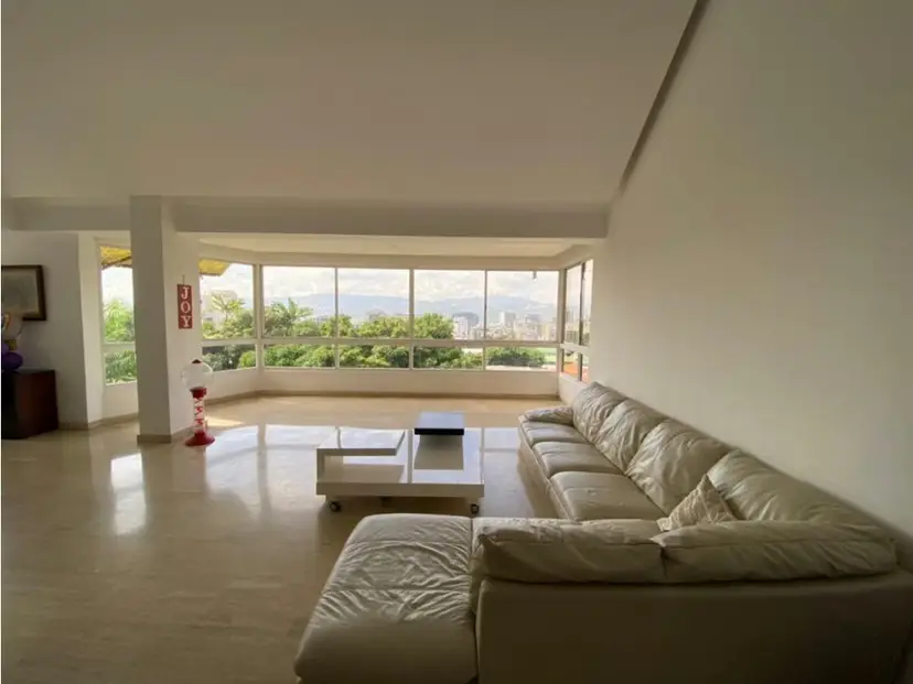 Se vende PH 540m2 Los Palos Grandes 7717