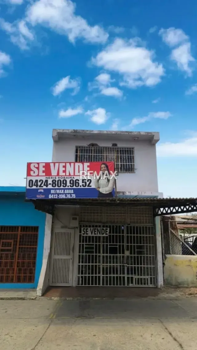 Casa con Local Comercial en Venta - Anzoátegui - Barcelona - Av. Pedro Maria Freites
