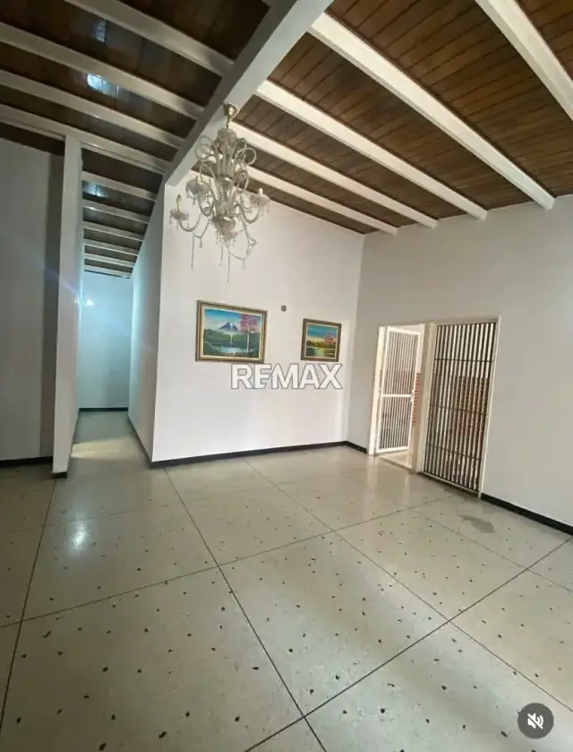 En Venta Amplia Casa en Urb. Valle Hondo. Cabudare