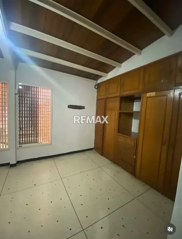 En Venta Amplia Casa en Urb. Valle Hondo. Cabudare - 3