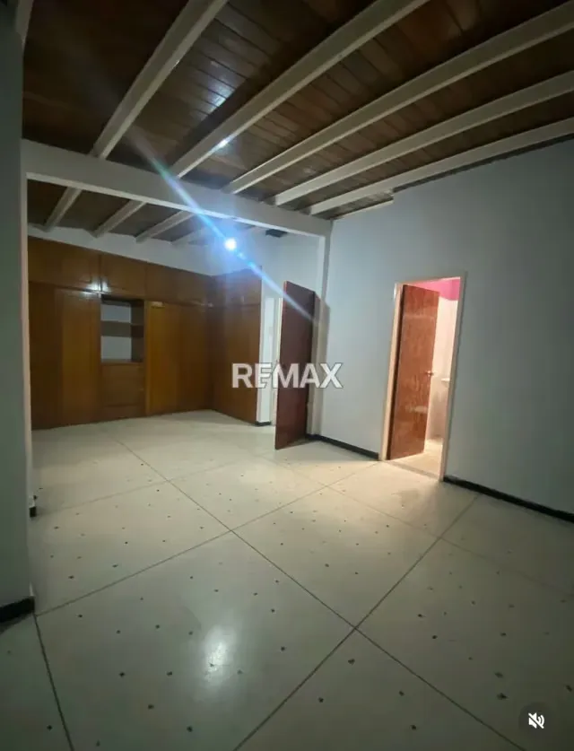 En Venta Amplia Casa en Urb. Valle Hondo. Cabudare - 4