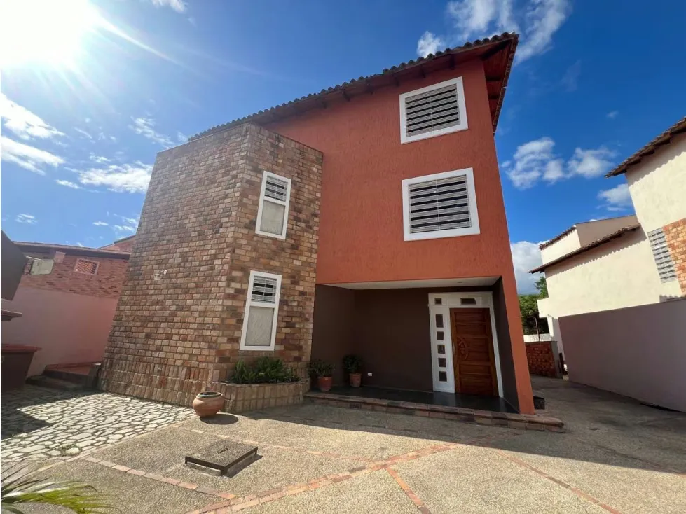 VENTA DE CASA EN COLINAS DE SANTA MÓNICA