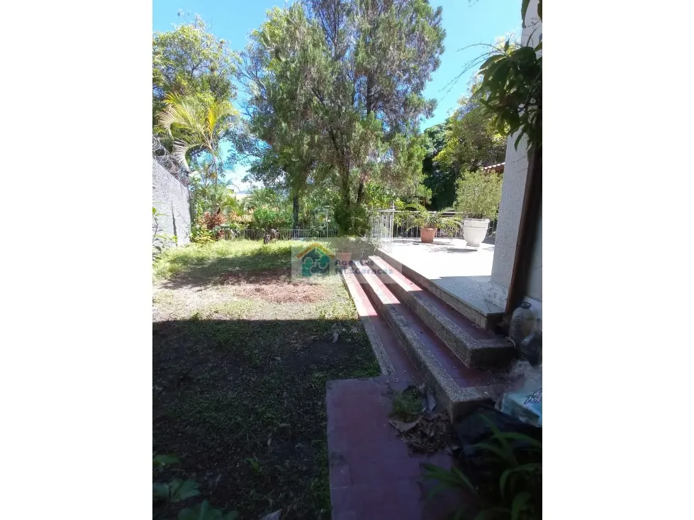 Alquilo casa 900m2 San Román 4324 - 5