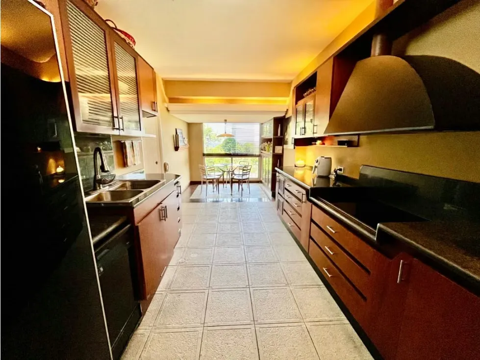 Se vende apartamento 220m2 Lomas de La Lagunita 9946 - 9