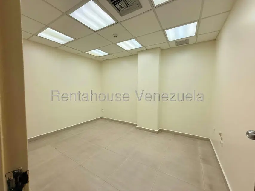 Oficina en Alquiler en Zona Este, Lara - 9
