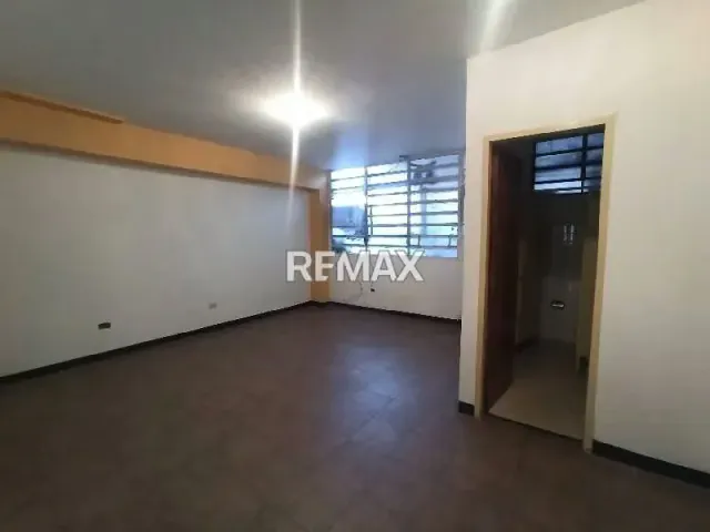 Oficina en alquiler en Av Bolivar Norte - 3