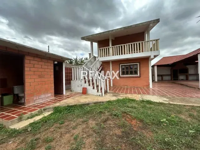 Granja en el complejo recreacional los Eucaliptos; vía Los Bucares - 12