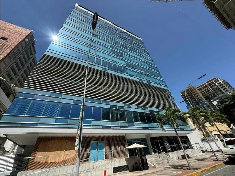 OFICINA EN VENTA EN LAS MERCEDES OBRA GRIS