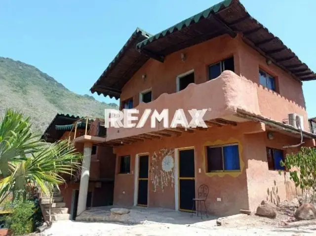 EN VENTA POSADA OBRA BLANCA 12 HABITACIONES EN GUARAME + APARTAMENTO + NEGOCIO, CERCA DE LA MONTAÑA A 3 MIN DE PLAYA GUACUCO, ISLA DE MARGARITA