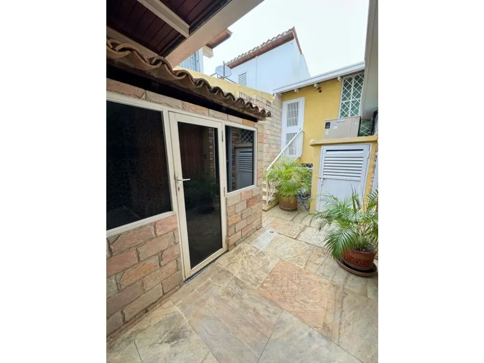 CASA EN VENTA 1.026 m2 - URB. ALTO PRADO - 30