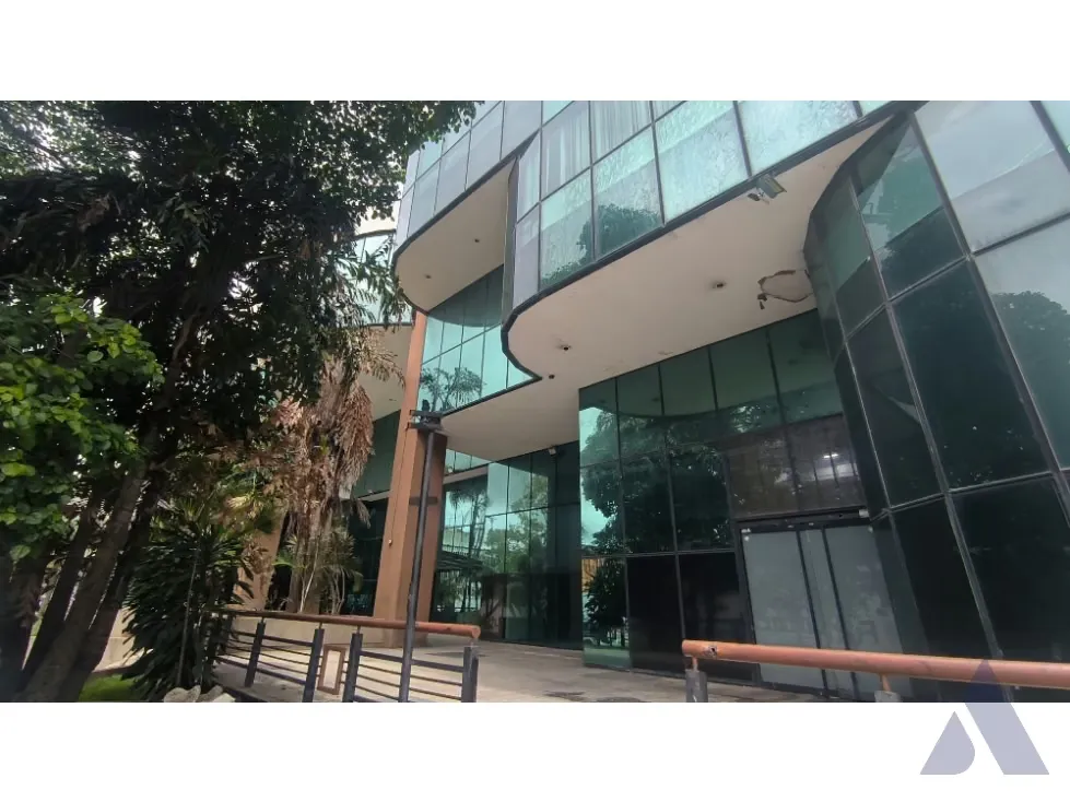 Vendo/alquilo local comercial 289m2 La Urbina 3228