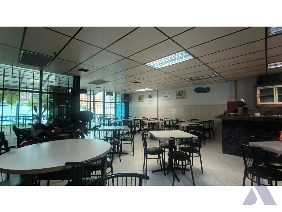 Vendo/alquilo local comercial 289m2 La Urbina 3228 - 13