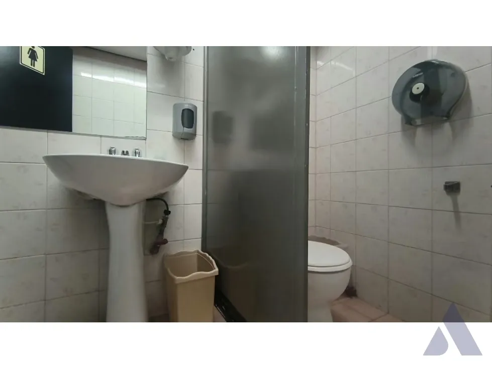Vendo/alquilo local comercial 289m2 La Urbina 3228 - 14