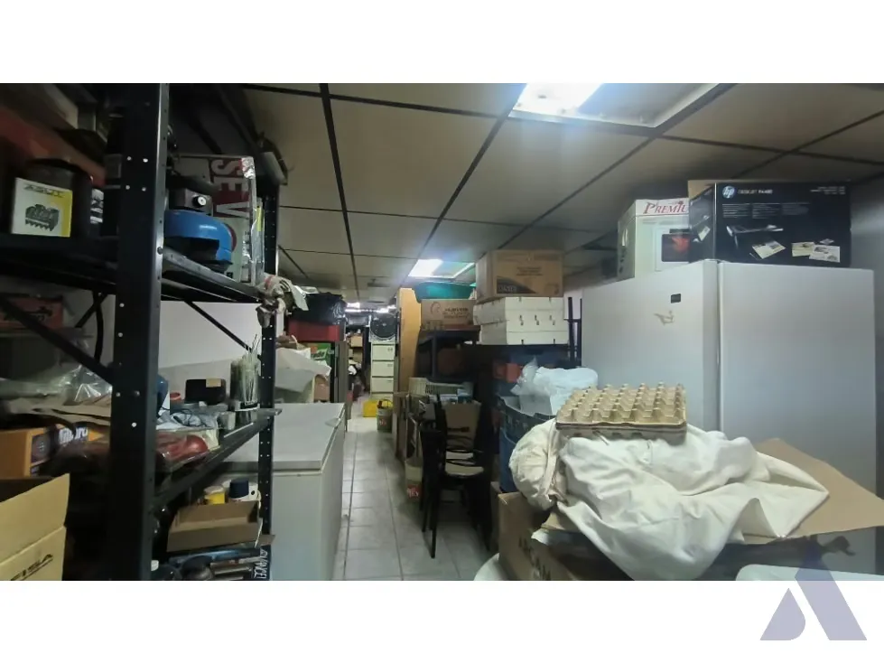 Vendo/alquilo local comercial 289m2 La Urbina 3228 - 16