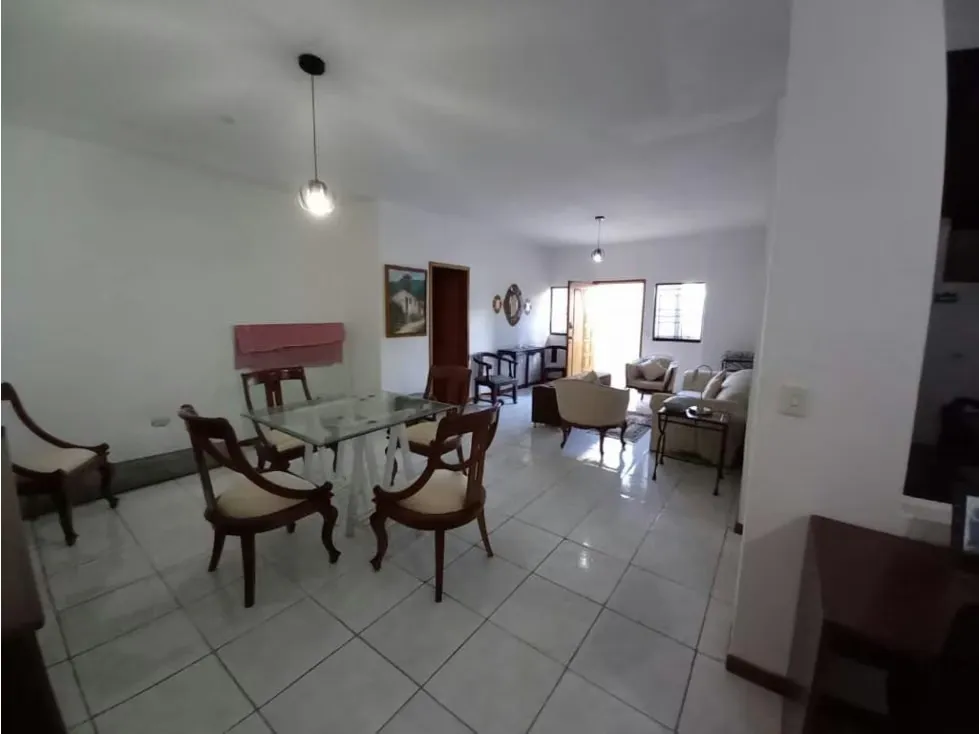 Casa en Venta en la Urbanización El Marques Mun. Sucre - 13