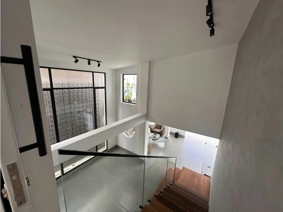 Se vende casa 500m2. 3H+S/4B+S/3P. Sebucan - 3