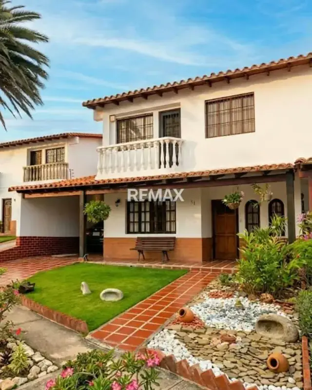 TOWNHOUSE EN VENTA CON PISCINA,CERCA DE COLEGIO,SAMBIL,PLAYAS