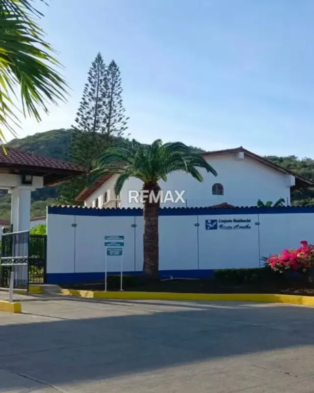 TOWNHOUSE EN VENTA CON PISCINA,CERCA DE COLEGIO,SAMBIL,PLAYAS - 3