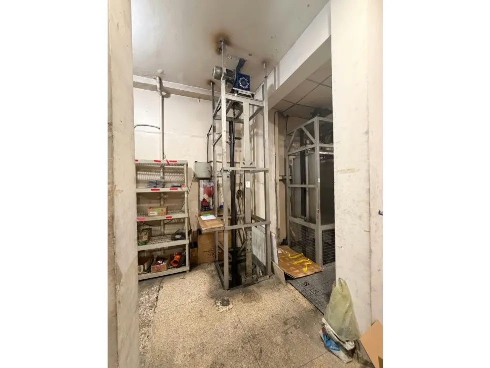 Venta de edificio blindado en la Avenida Baralt - 17