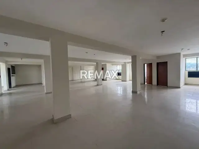 En Alquiler 6ta Planta del Centro Comercial MASCOLO.