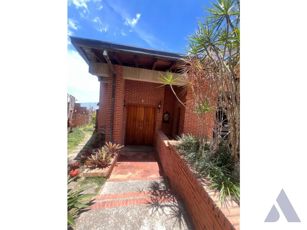 Se vende casa en calle cerrada 700m2 Alto Hatillo 5989 - 5