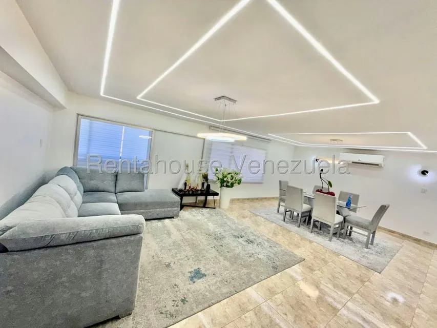 Apartamento (1 Nivel) en Venta en La Urbina, Distrito Metropolitano - 2