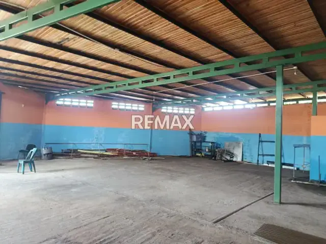 Vende galpón de 234 M2 ubicado en Brisas del aeropuerto, ideal para trabajos individuales, almacenamiento, , tallere