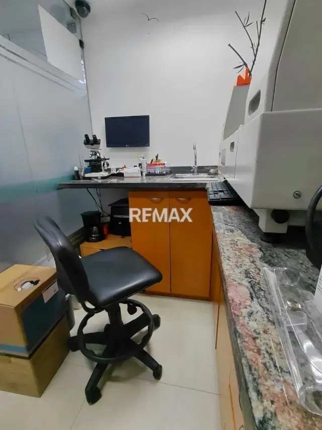 VENTA DE LOCAL COMERCIAL Y FONDO DE COMERCIO CENTRO MÉDICO DIAGNÓSTICO SABANA GRANDE, C.A. - 15