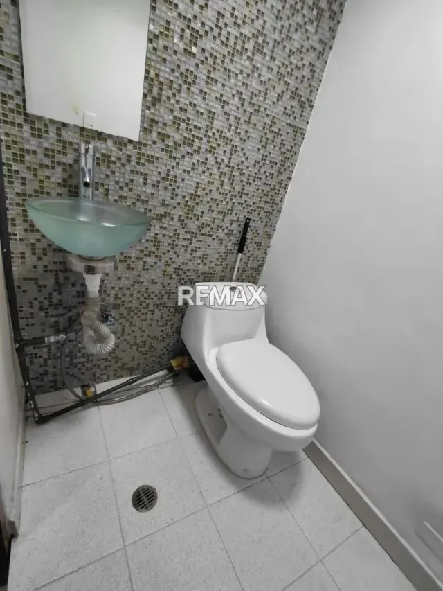 VENTA DE LOCAL COMERCIAL Y FONDO DE COMERCIO CENTRO MÉDICO DIAGNÓSTICO SABANA GRANDE, C.A. - 16