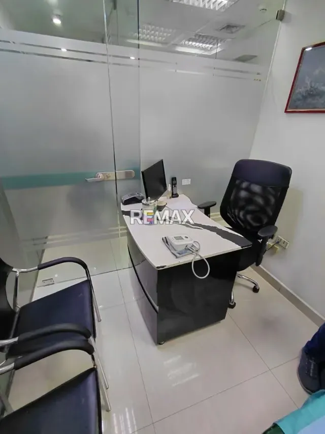 VENTA DE LOCAL COMERCIAL Y FONDO DE COMERCIO CENTRO MÉDICO DIAGNÓSTICO SABANA GRANDE, C.A. - 8