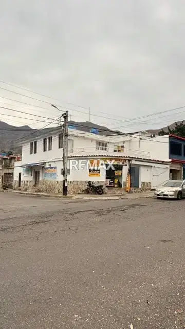 Casa Comercial de esquina en La Esmeralda San Diego