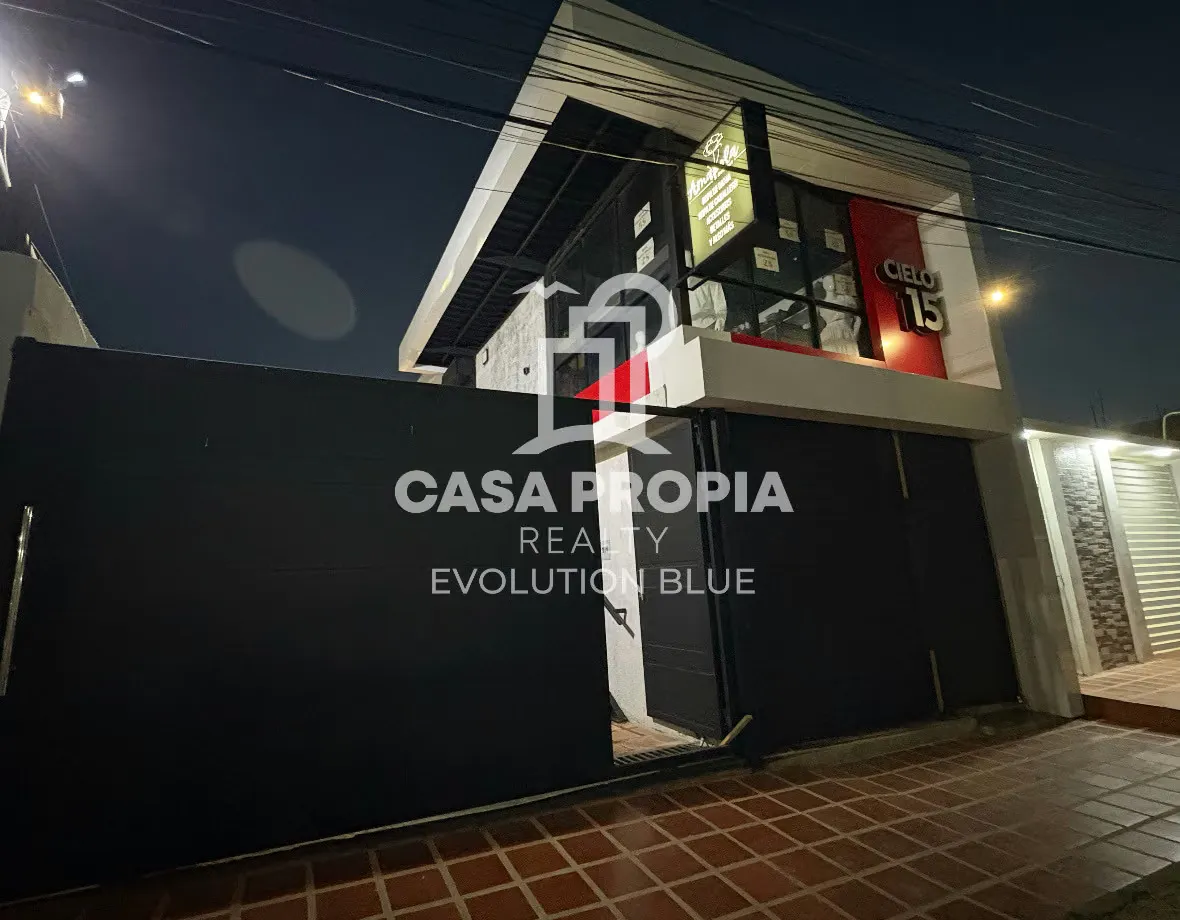 Casa con locales actualizada en manzanillo