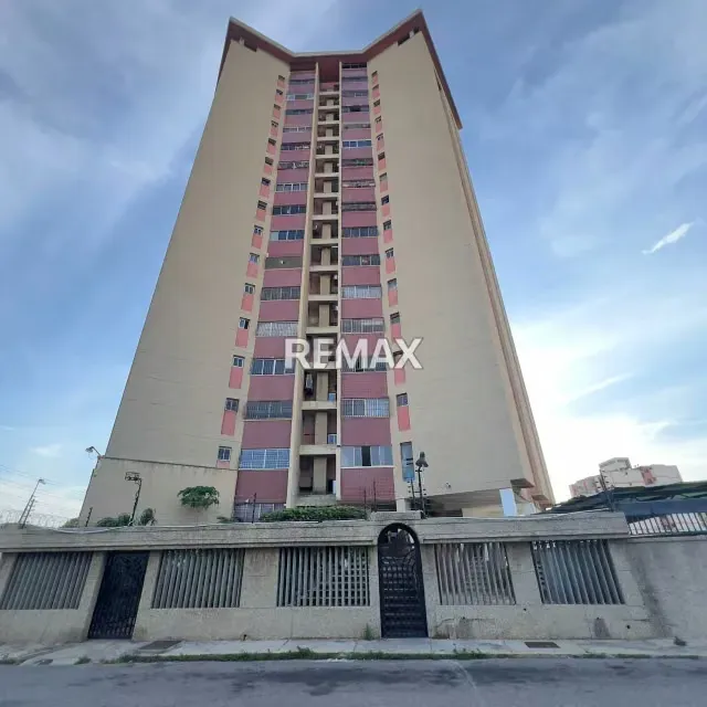 VENTA APARTAMENTO EN EDIF YAGUAZIRU