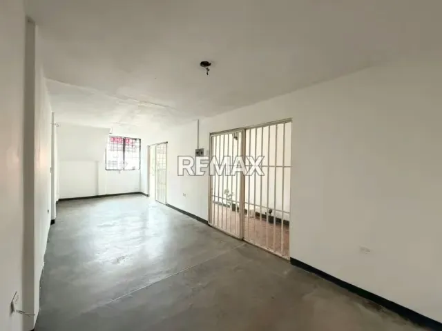 SE ALQUILA LOCAL N 11 - 6